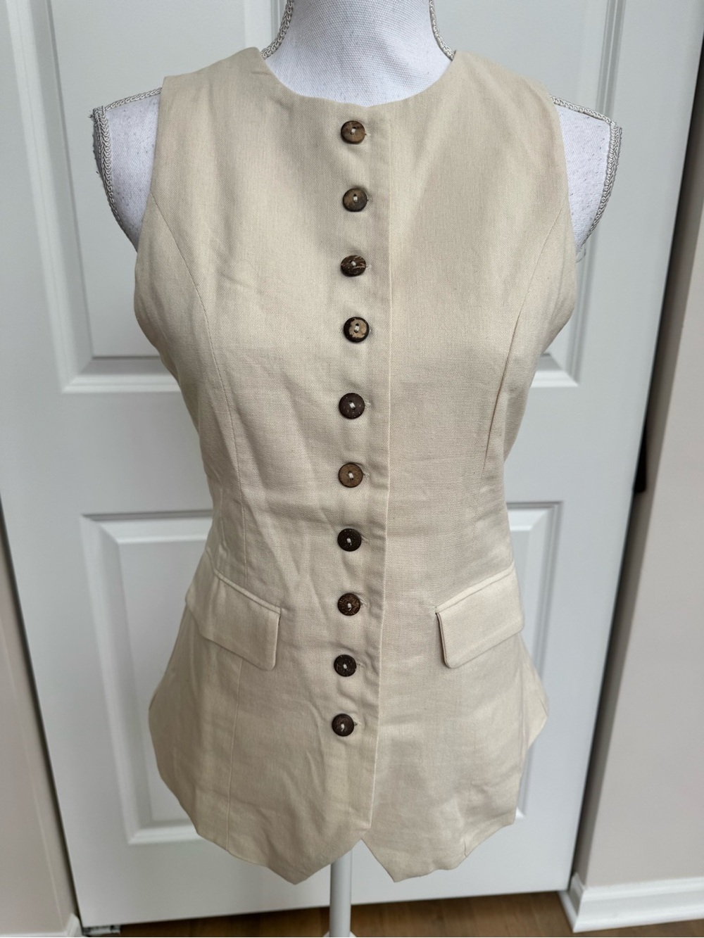 Mimosa - Sleeveless Button-Front Cream Linen Vest (medium)